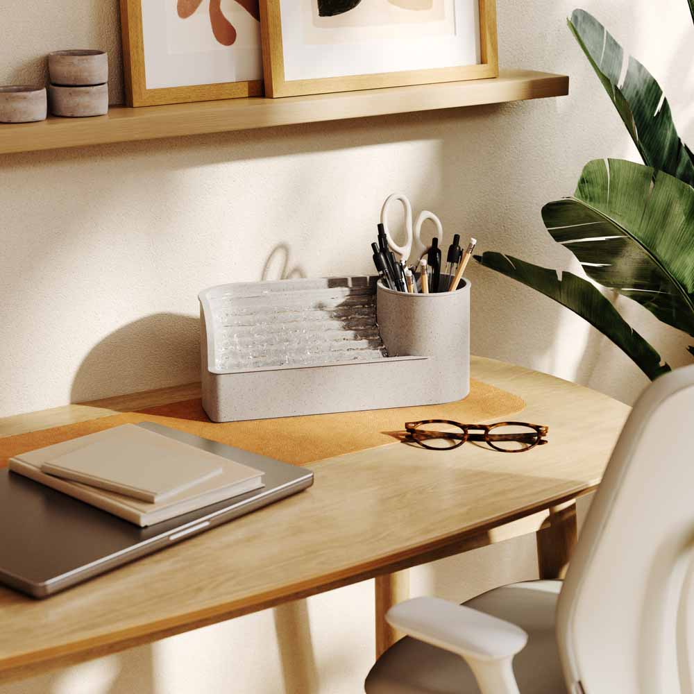 מפל מים אפור