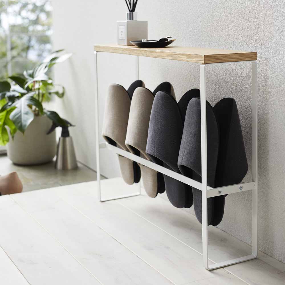 מעמד לנעלי בית לבן