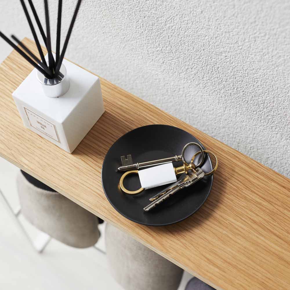 מעמד לנעלי בית לבן