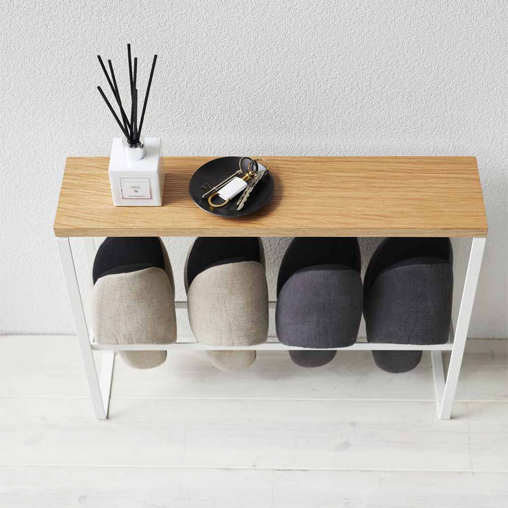 מעמד לנעלי בית לבן