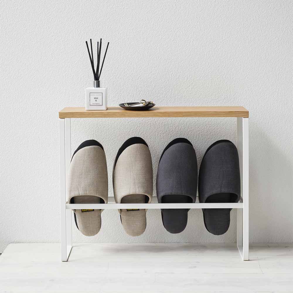 מעמד לנעלי בית לבן