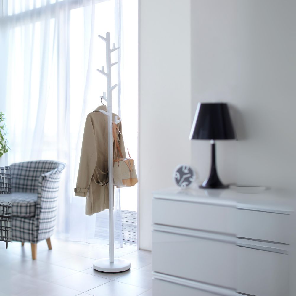 מתלה מעילים עץ מתכוונן לבן