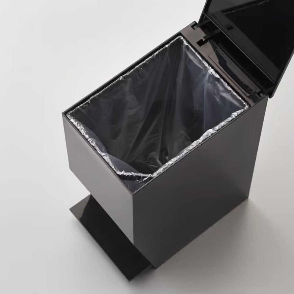 פח TOWER לשירותים שחור