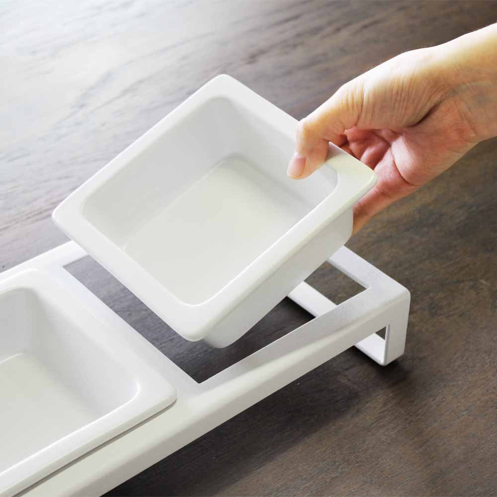 מעמד לקערות להאכלת חיות מחמד לבן