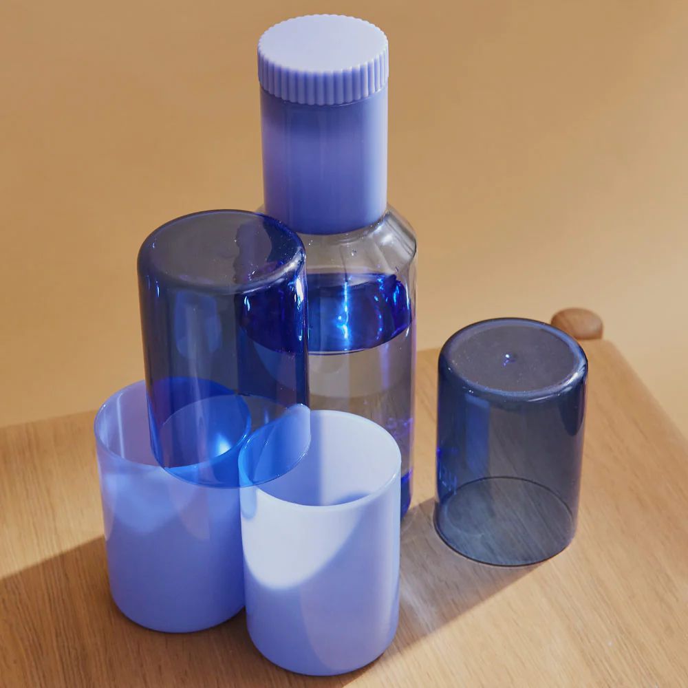 Glass pitcher with blue liter lid