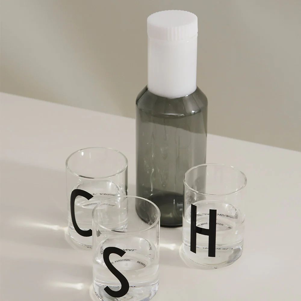 Glass pitcher with gray lid, 1 liter