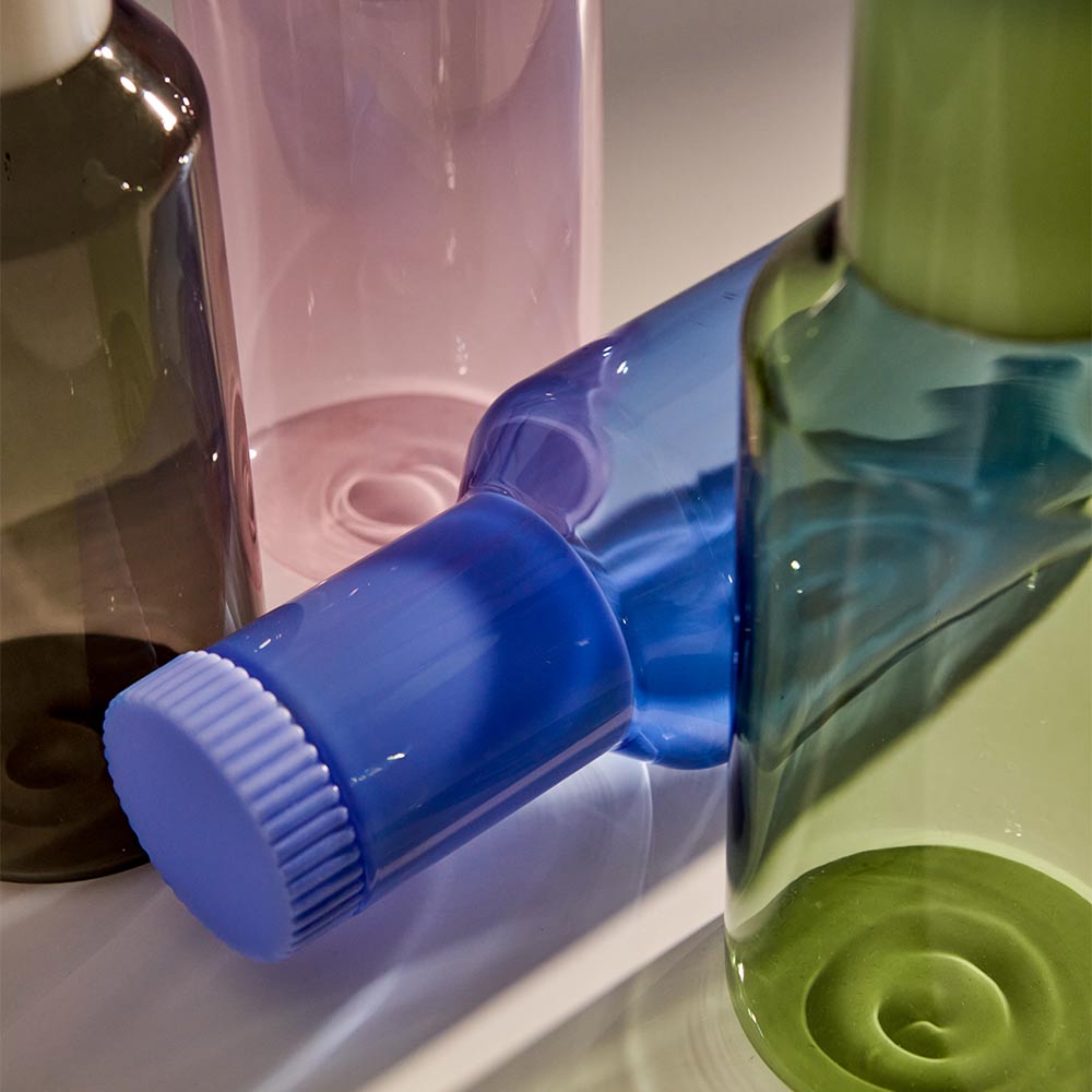 Glass pitcher with blue liter lid