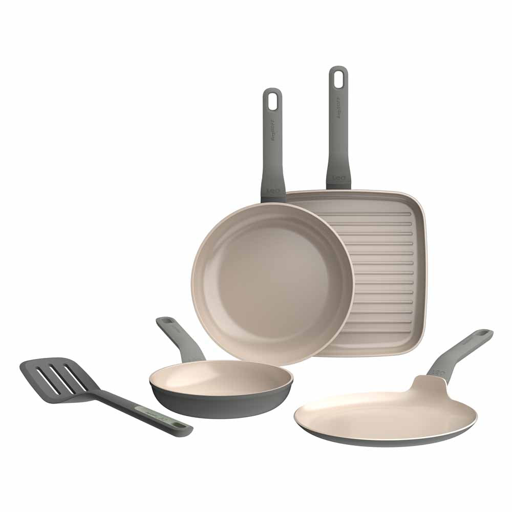 Set of 4 pans with a spatula Balance