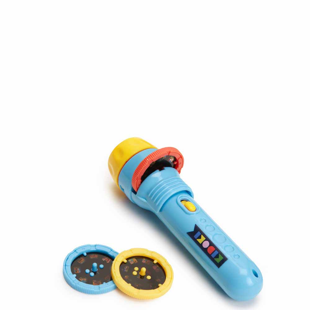 פנס מקרן על הקיר