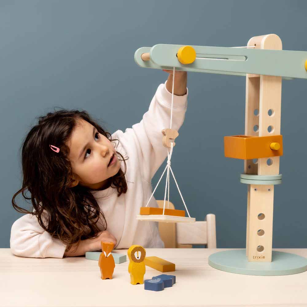 מנוף עם אביזרים מעץ