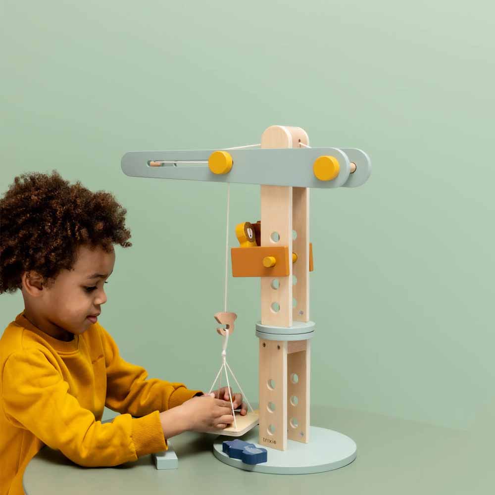 מנוף עם אביזרים מעץ