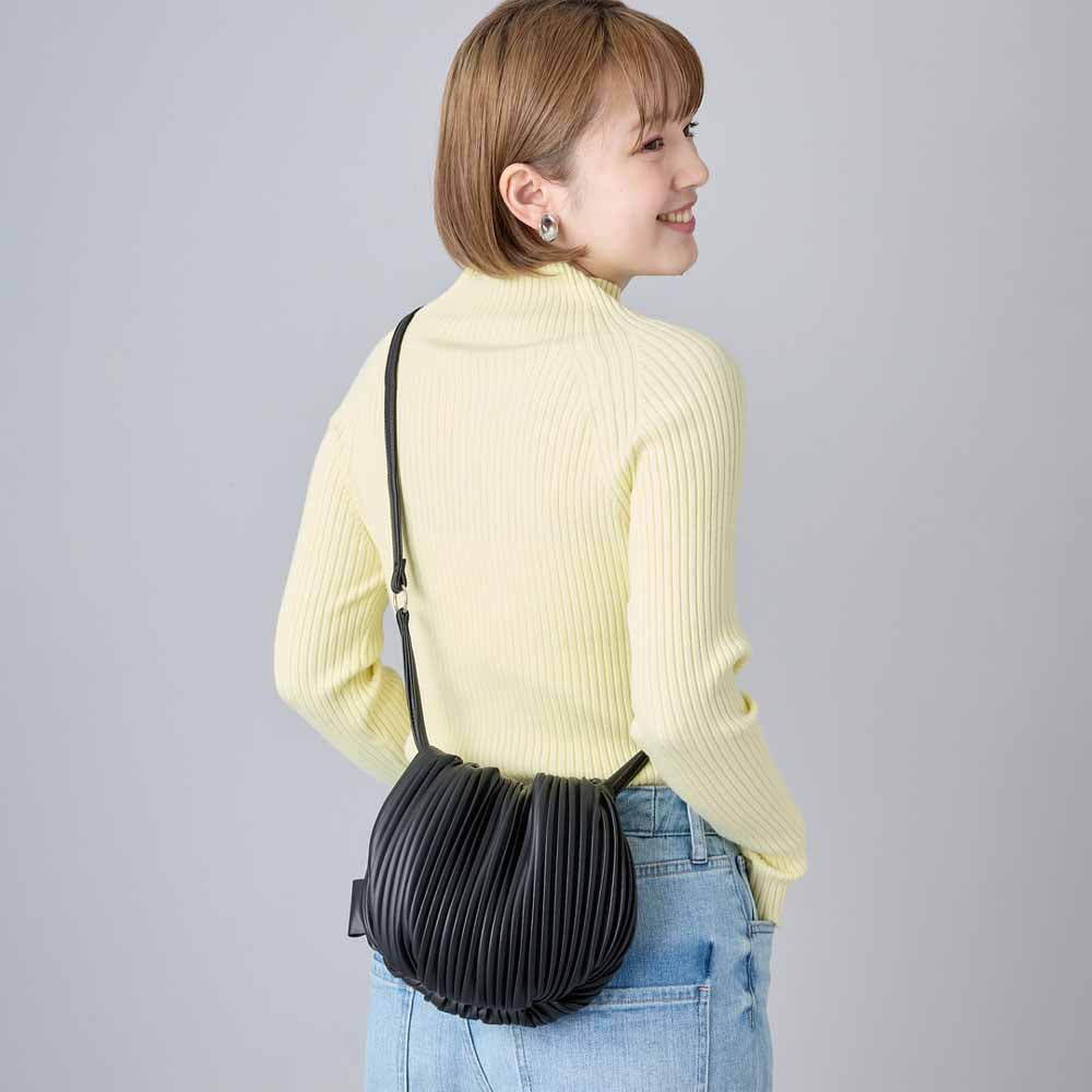 תיק צד מיני PLEATS שחור 0201