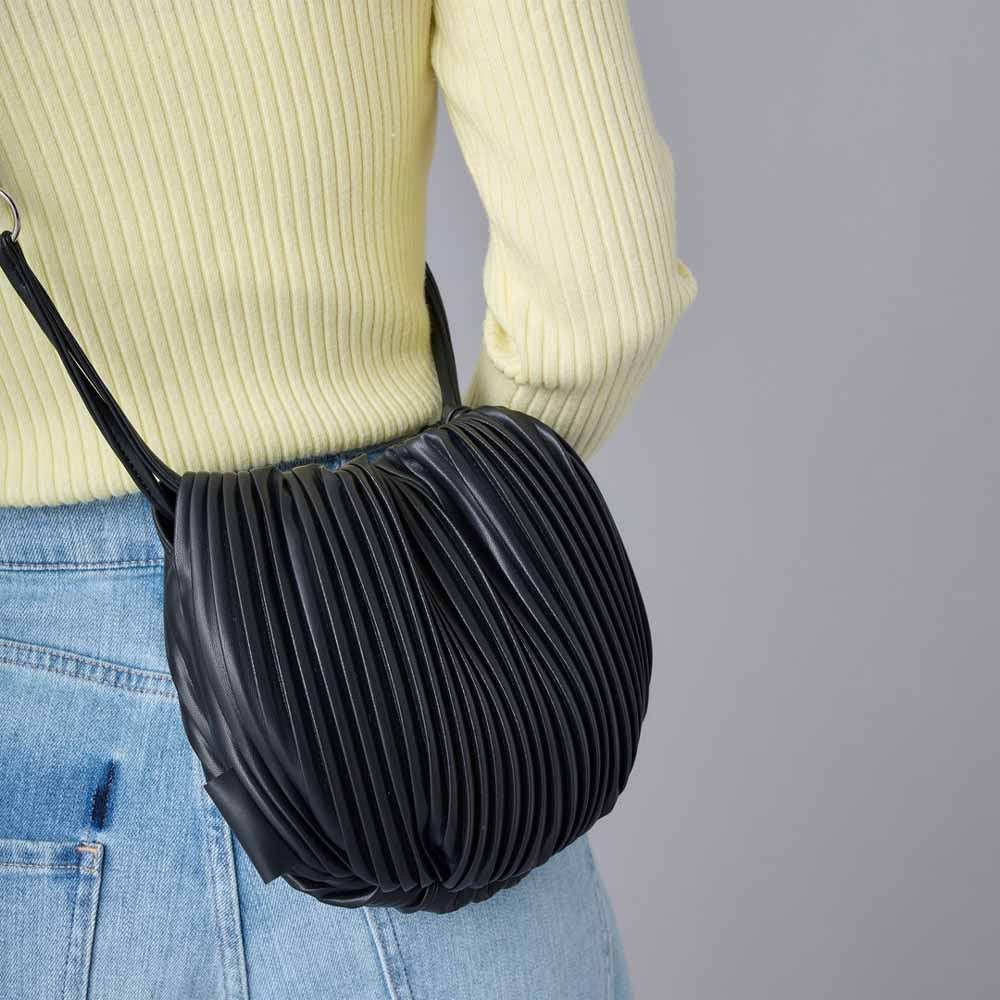 תיק צד מיני PLEATS שחור 0201
