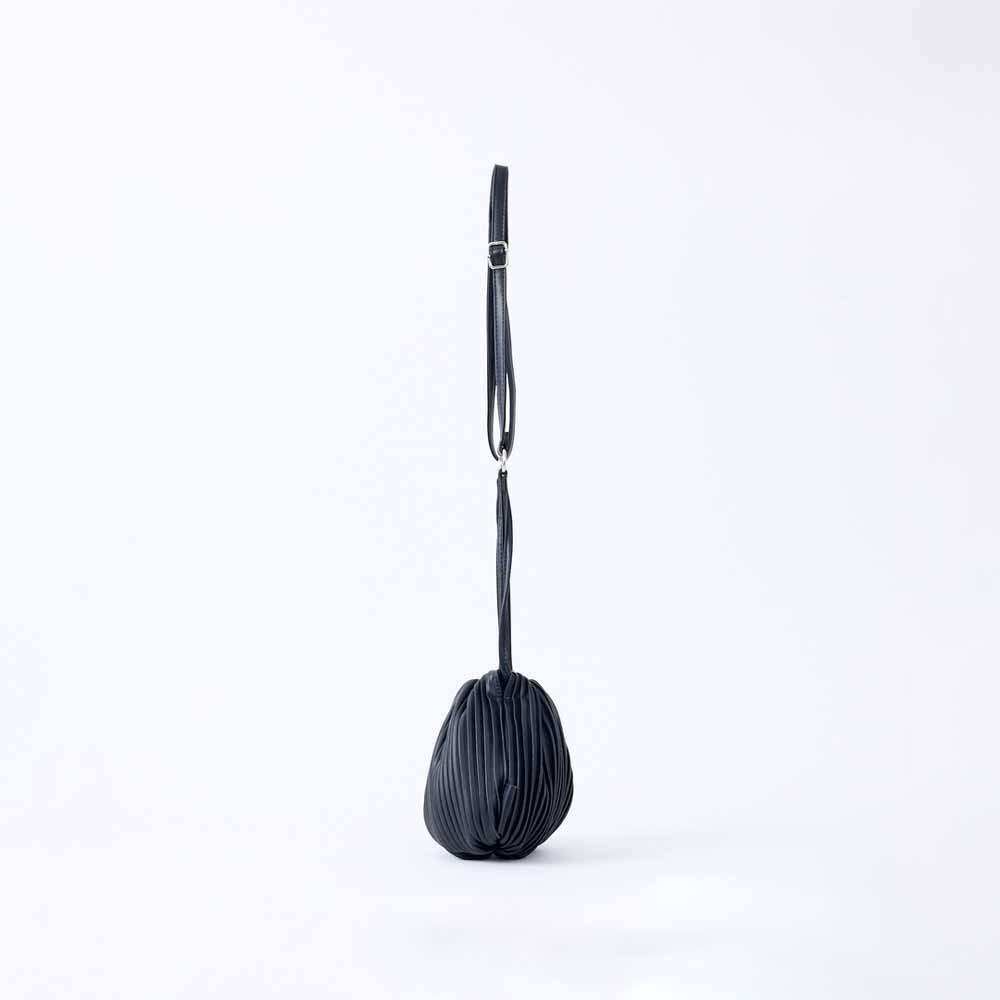 תיק צד מיני PLEATS שחור 0201