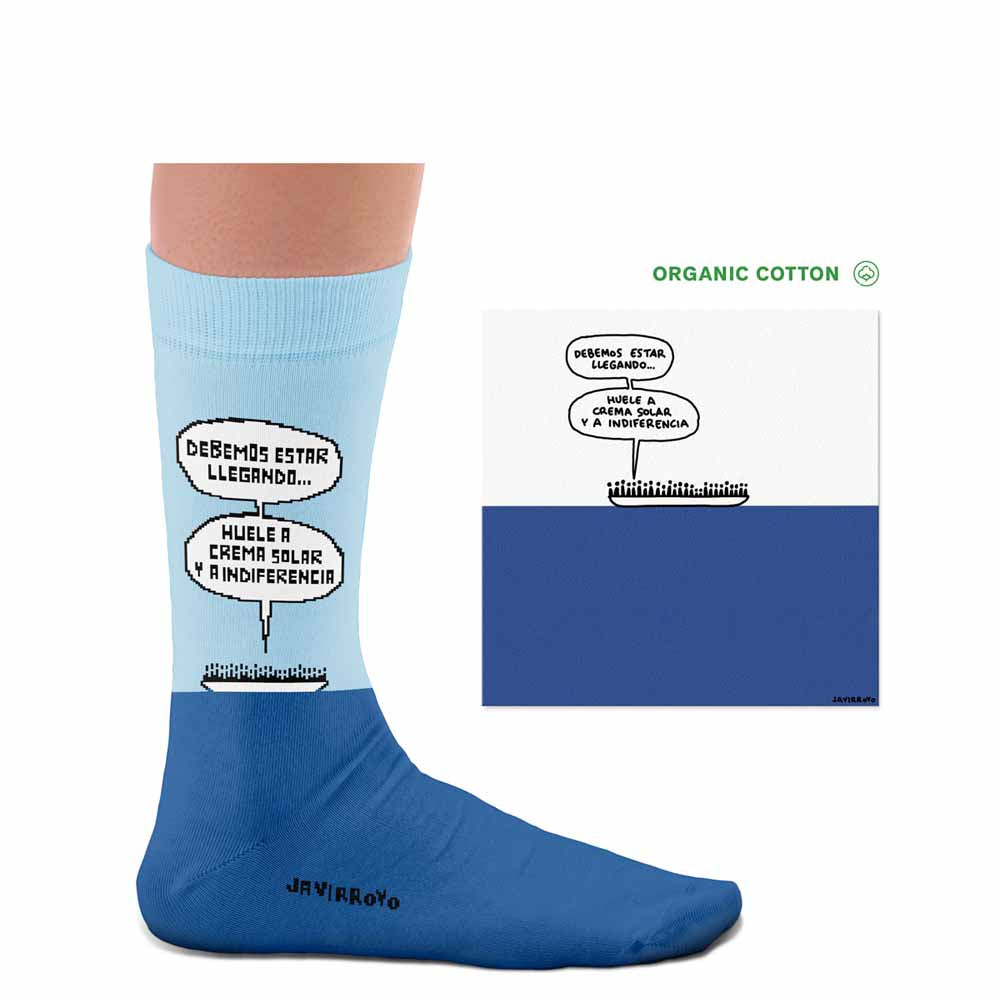 Indifferent socks in the sea L