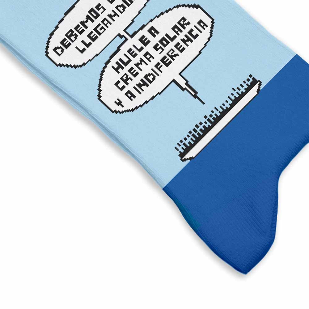 Indifferent socks in the sea L