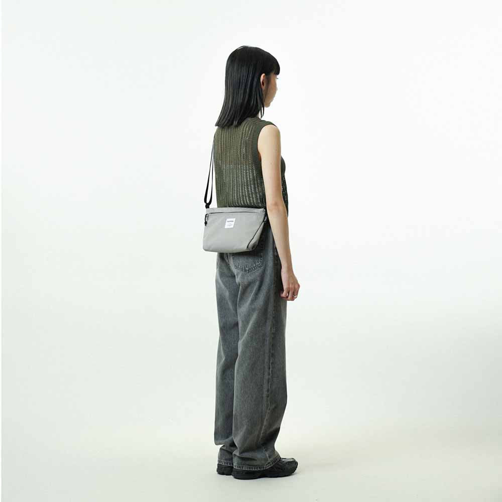 תיק צד קטן CANA אפור בהיר