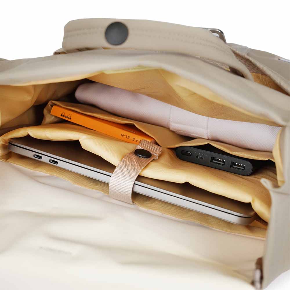 תיק גב KACY בז' / אפור