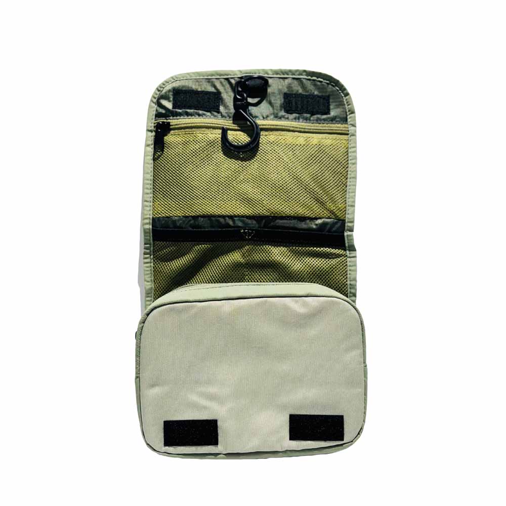 תיק רחצה עם תליה GUIDE ירוק זית 3566