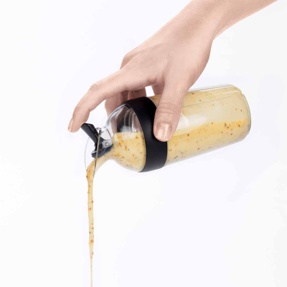 שייקר לסלט OXO קטן שחור