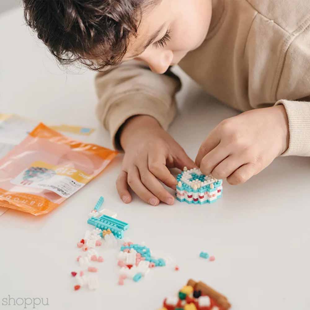 NANOBLOC Persian Cat Assembly