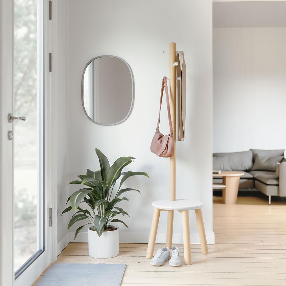 מתלה מעילים ושולחן צד לבן