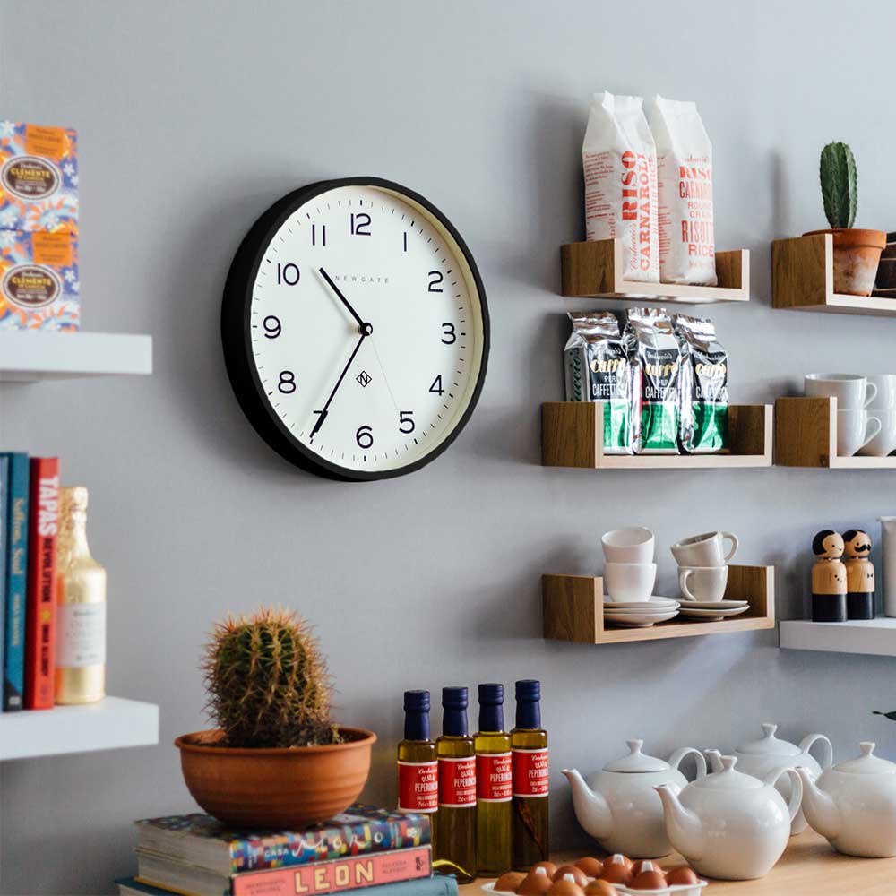 שעון קיר שחור בינוני Echo Number Three