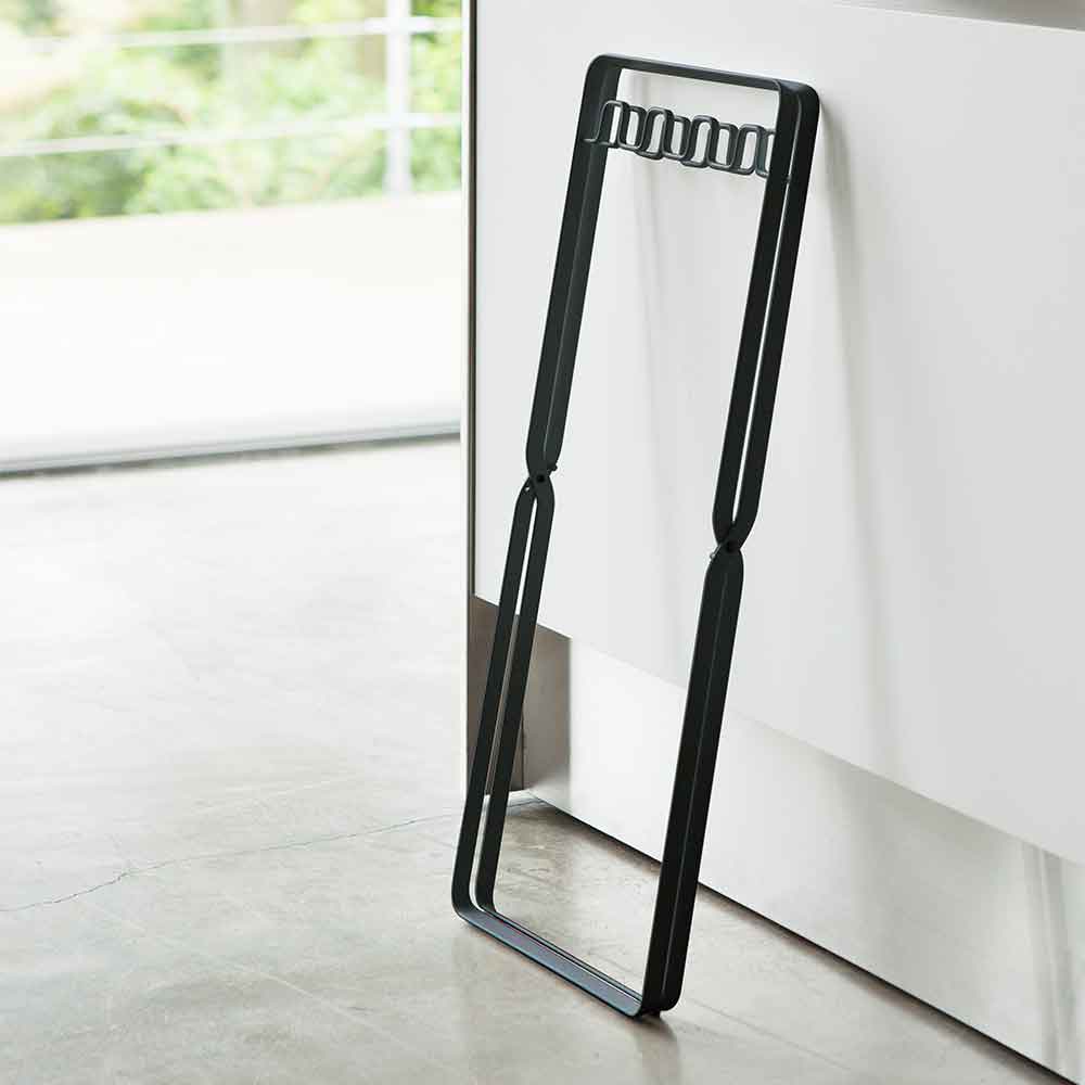 מעמד לשקיות פלסטיק שחור