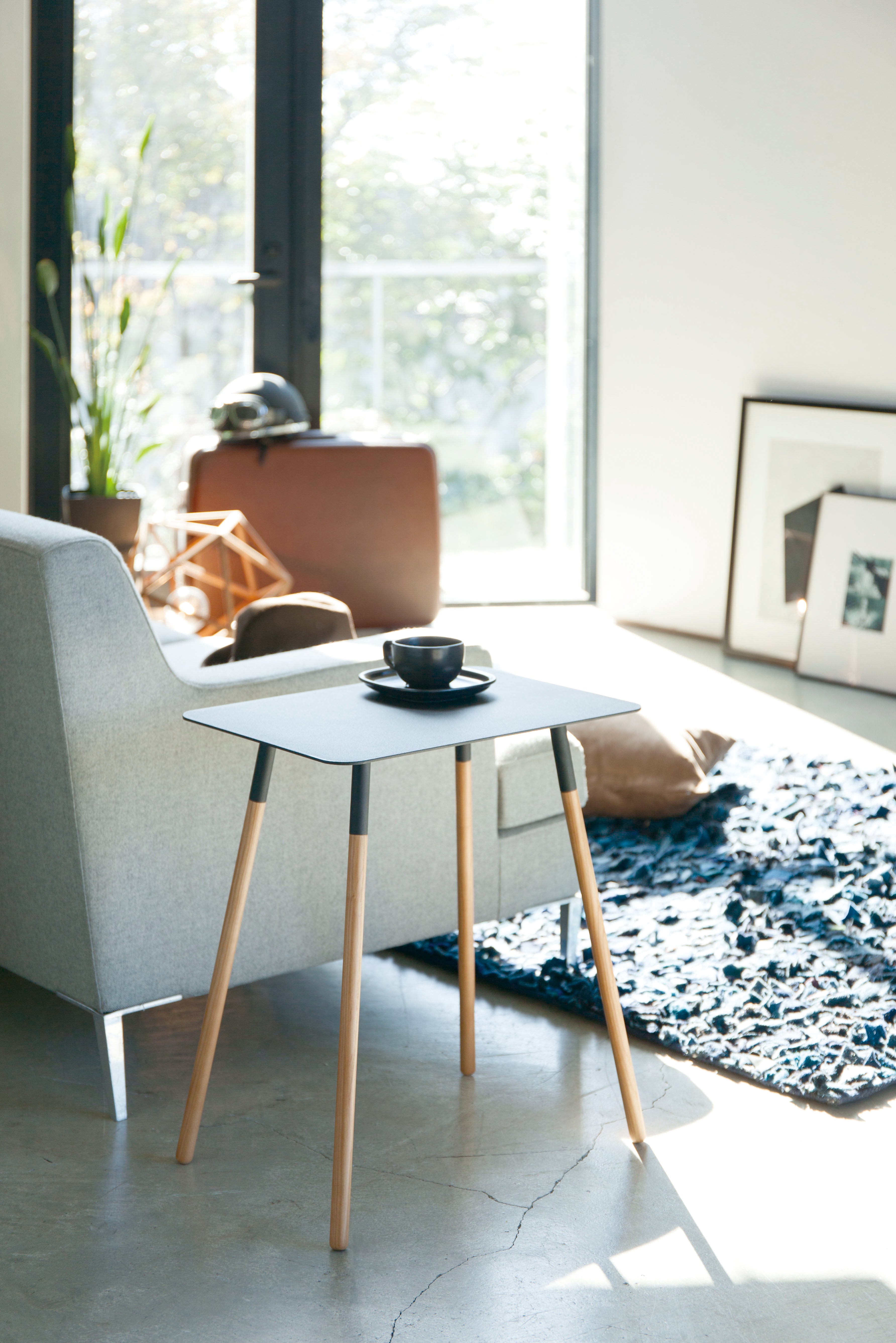 שולחן צד שחור מרובע קלאסי