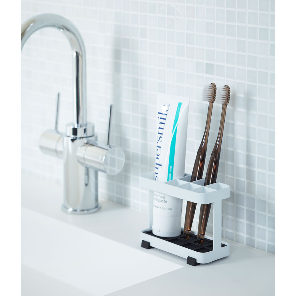 מעמד מתכת למברשות שיניים