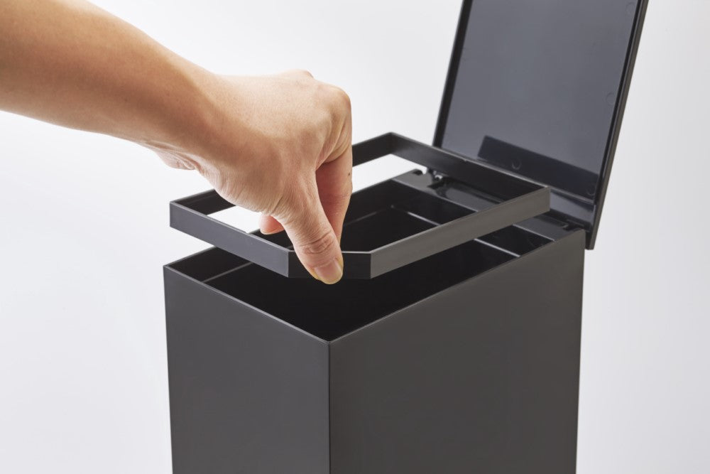 פח TOWER לשירותים שחור