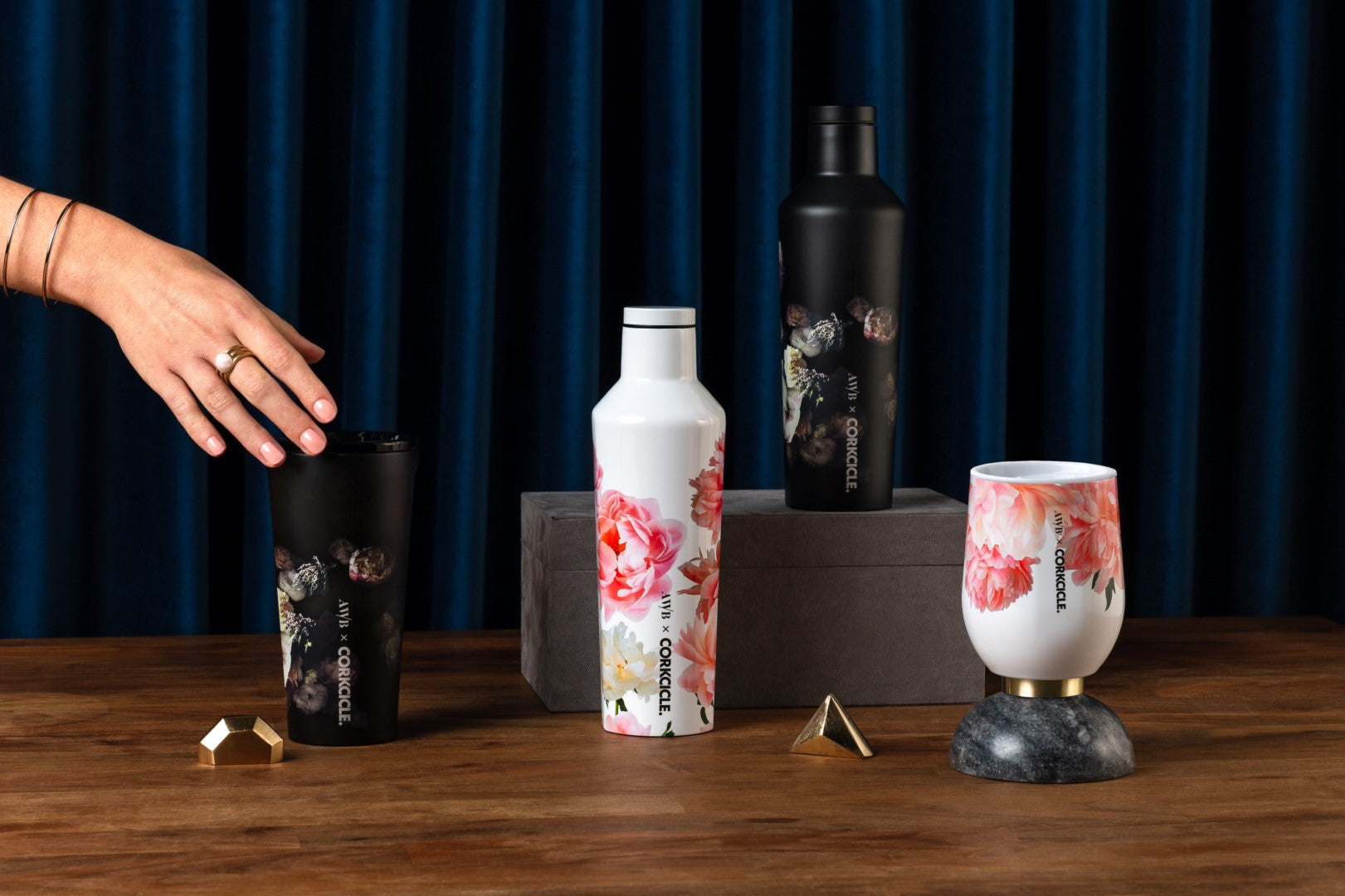 בקבוק 475ML פרחים שחור