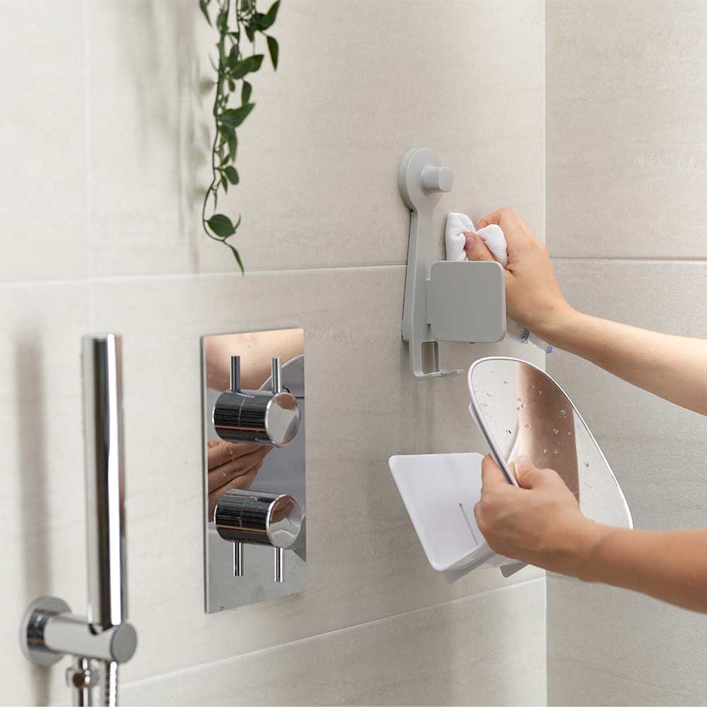 Straight bathtub stand with white mirror