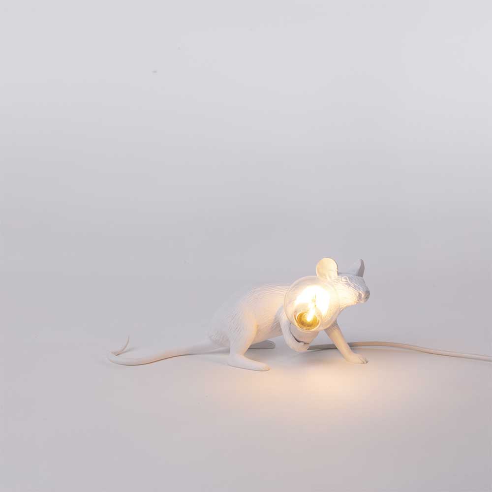 מנורת עכבר שוכב