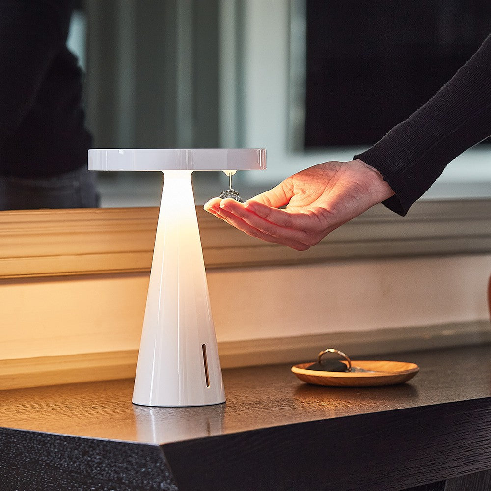 מנורה MANO לבן