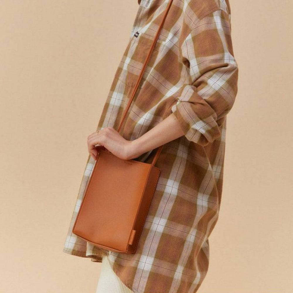 תיק צד Alton קאמל ANELLO דוגמנית