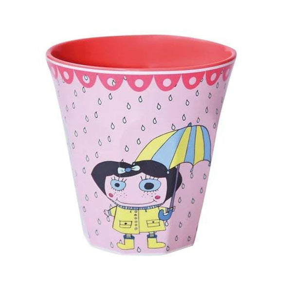 כוס M ילדה בגשם
