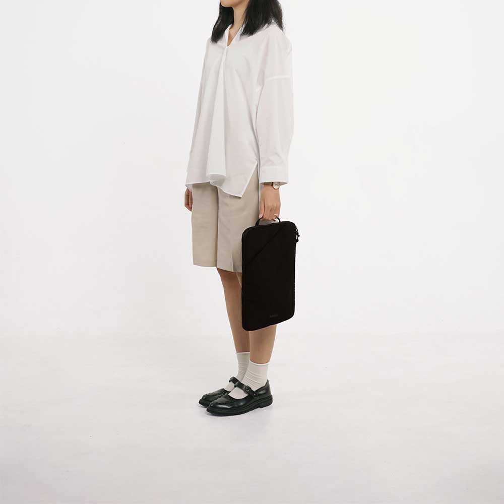 תיק צד ''13 Erle שחור