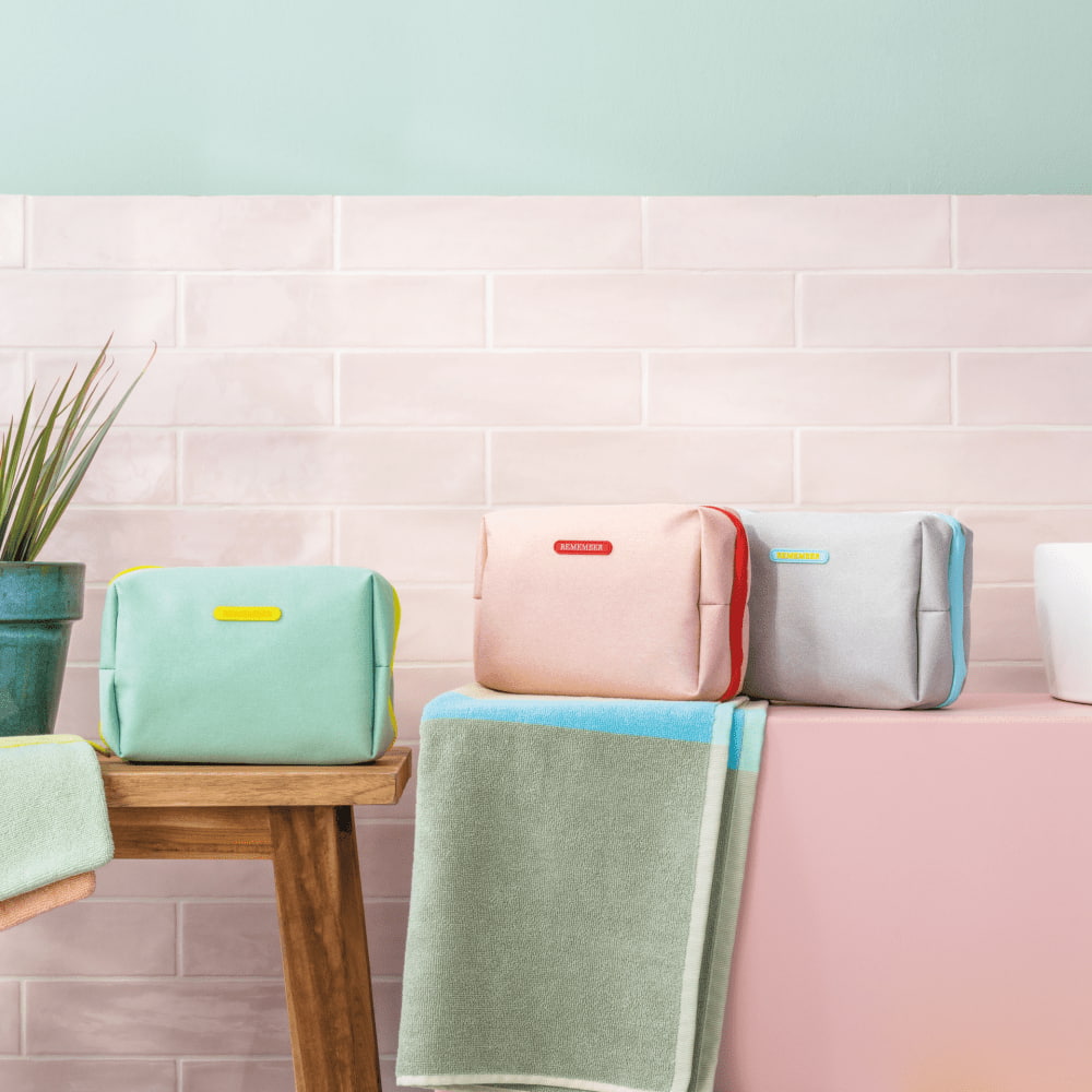 תיק טיפוח Lime