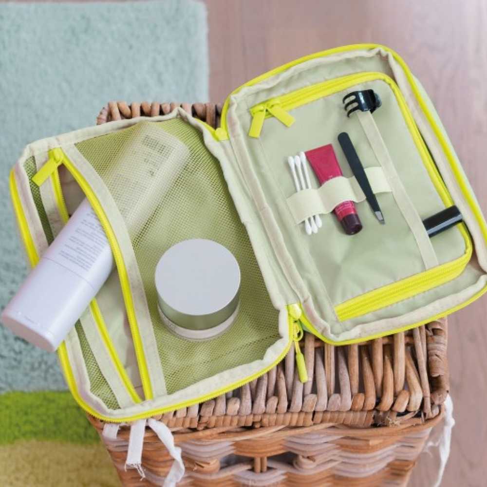 תיק טיפוח Lime