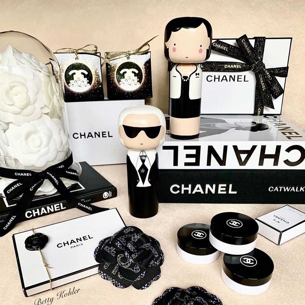 בובת קארל לגרפלד גדולה