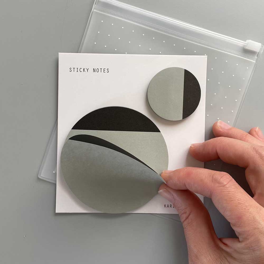 דפי ממו דביקים בנרתיק