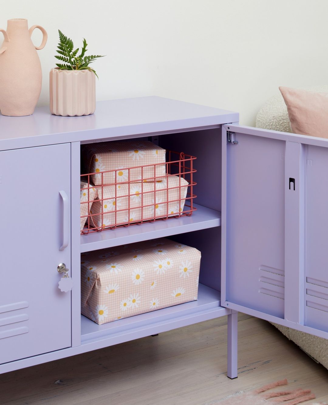 ארונית מתכת Lowdown סגול בהיר