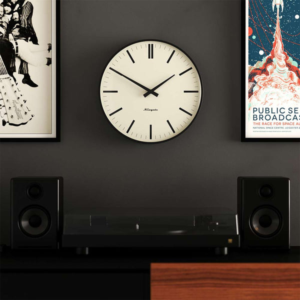 שעון קיר גדול Radio City שחור