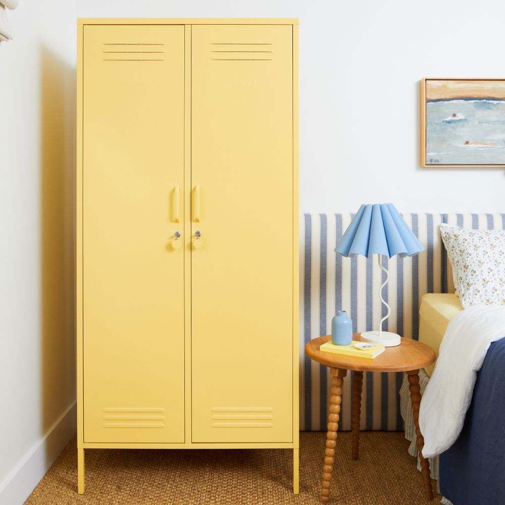 Twinny metal cabinet, yellow