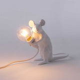 מנורת עכבר יושב