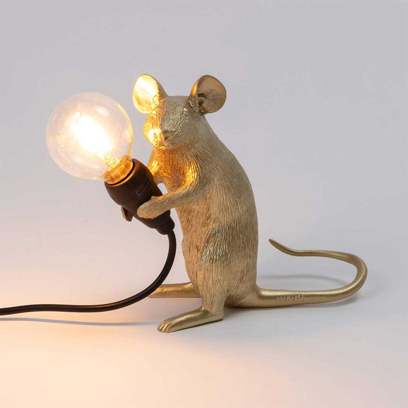 מנורת עכבר זהב יושב