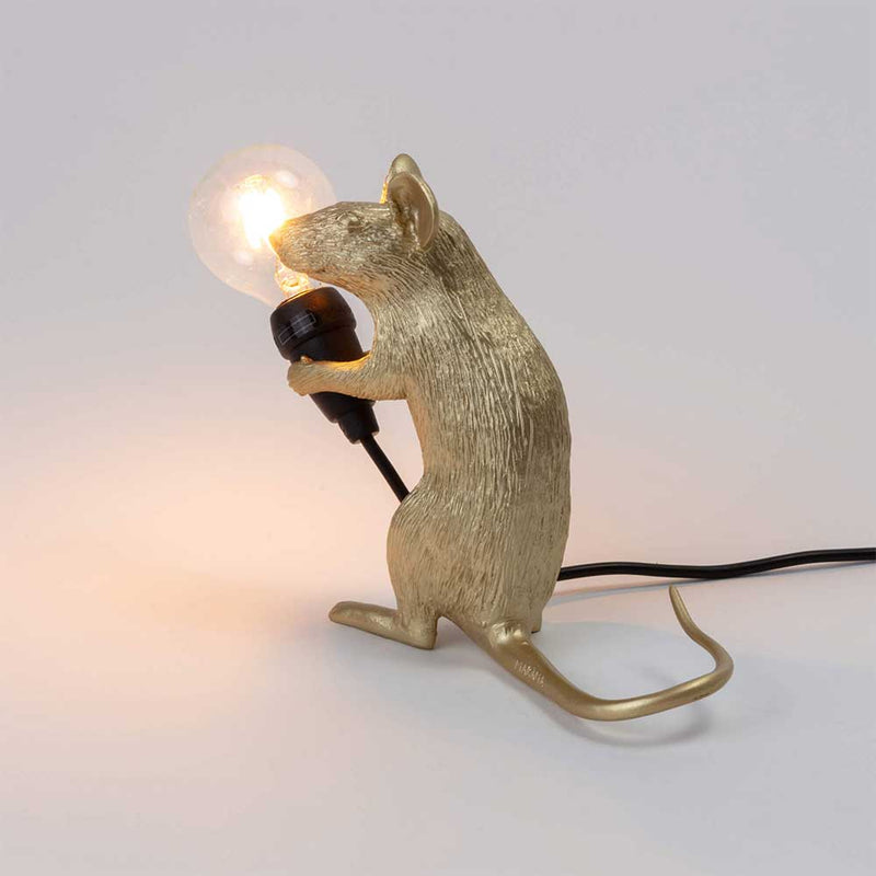 מנורת עכבר זהב יושב