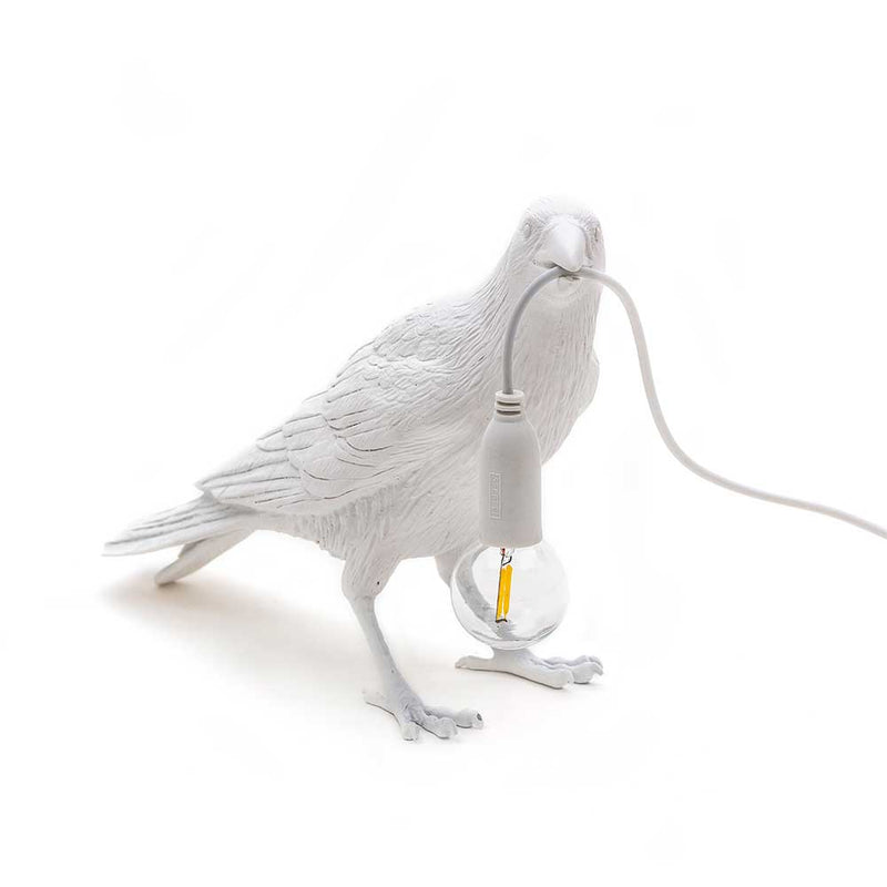 מנורת ציפור לבןה ממתינה
