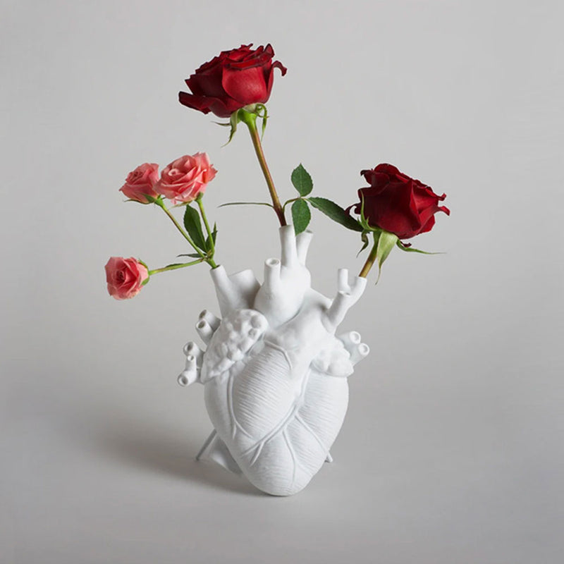 אגרטל לבן  Love in Bloom